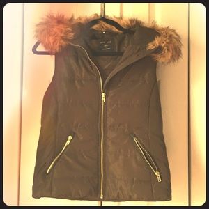 Beautiful olive green vest faux fur trimmed hood